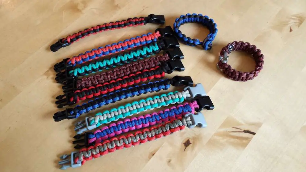 Bracelet made of paracord