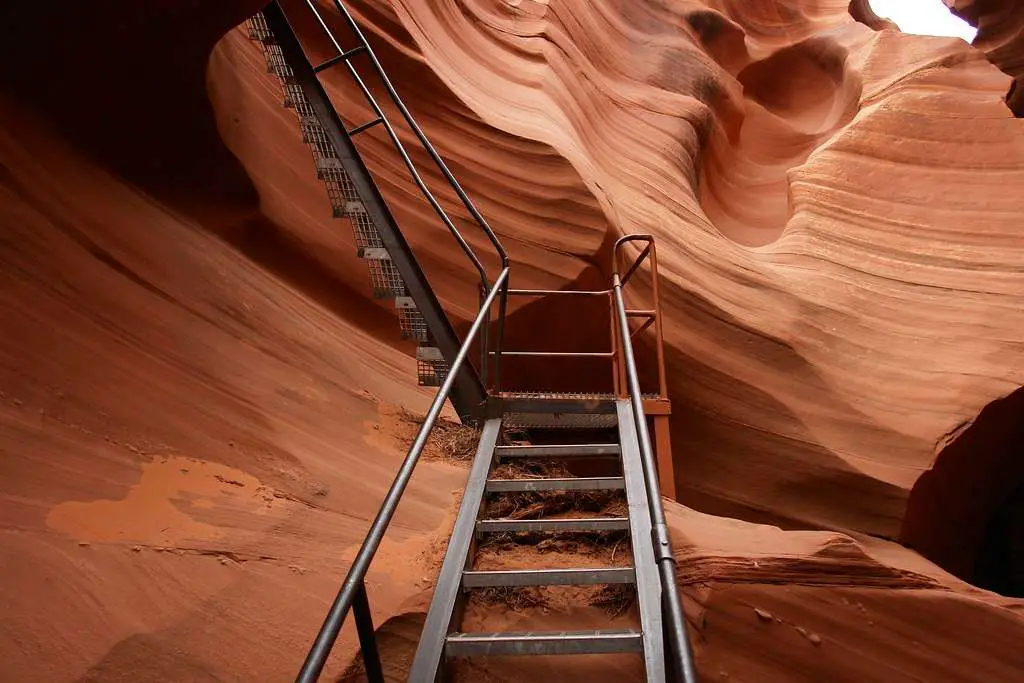 The Antelope Canyons are divided into two sections: the lower and upper canyons.