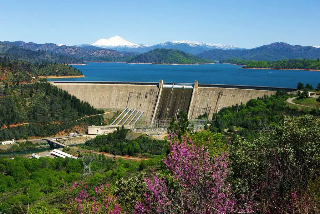 Visit the The Shasta Dam