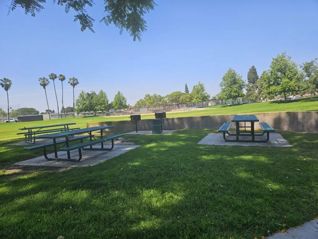 Juarez Park picknick table and bbq