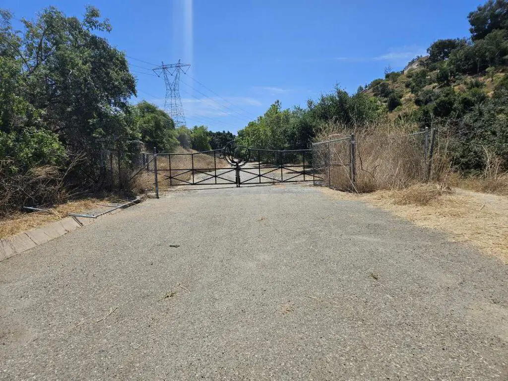 Deer Canyon Park gate 